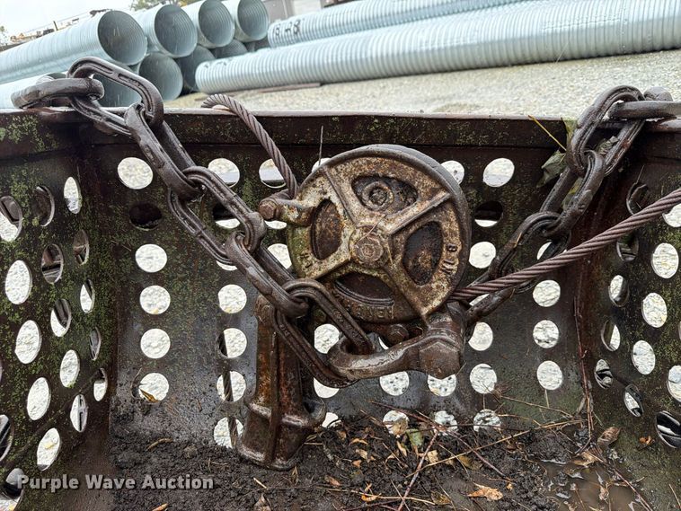 image for item FU0596 Crane dredge bucket
