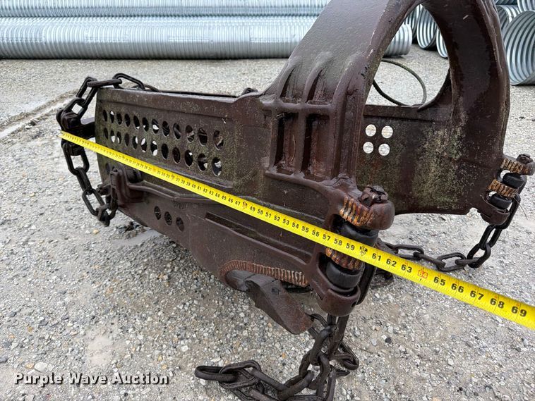 image for item FU0596 Crane dredge bucket
