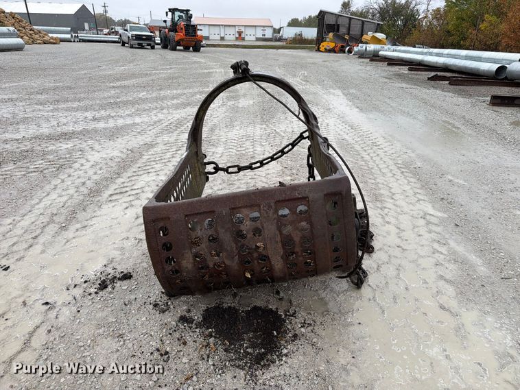 image for item FU0597 Crane dredge bucket