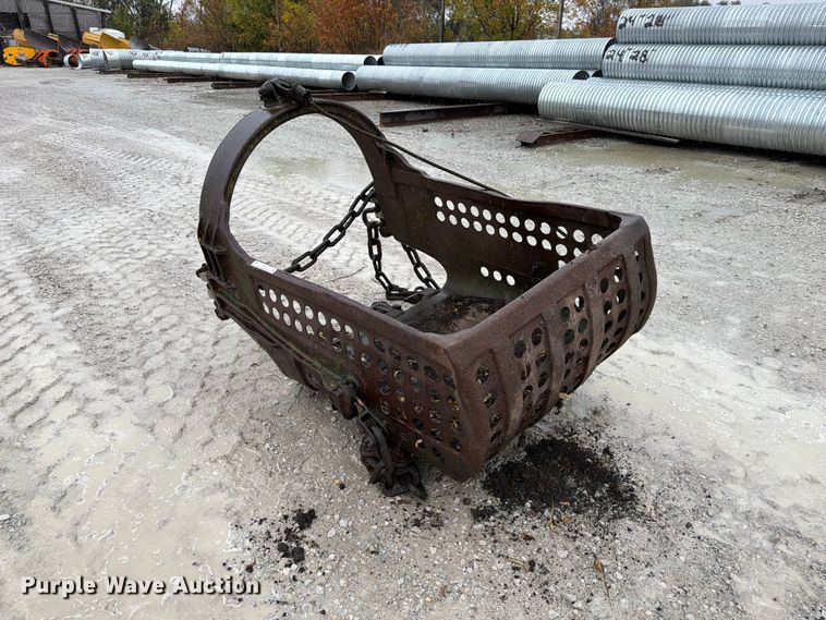 image for item FU0597 Crane dredge bucket