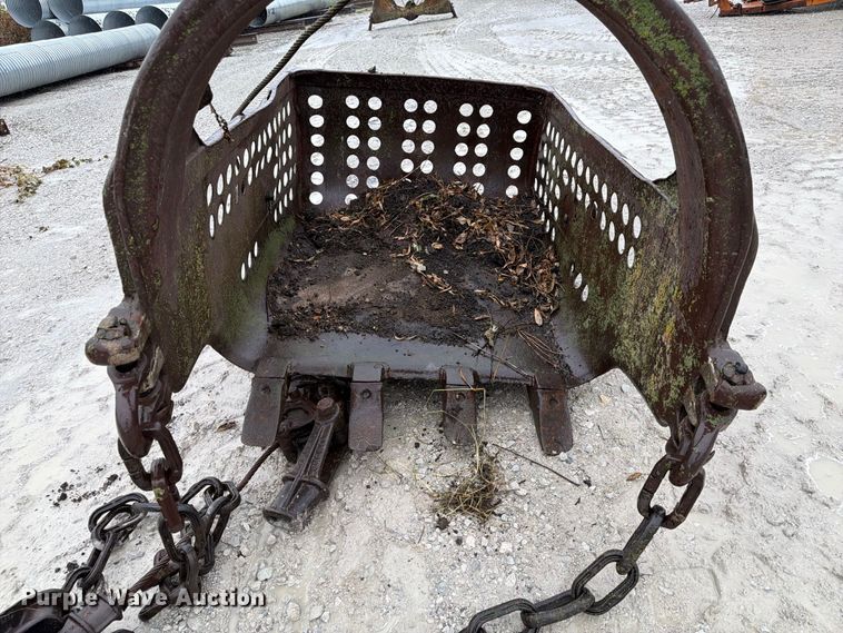 image for item FU0597 Crane dredge bucket