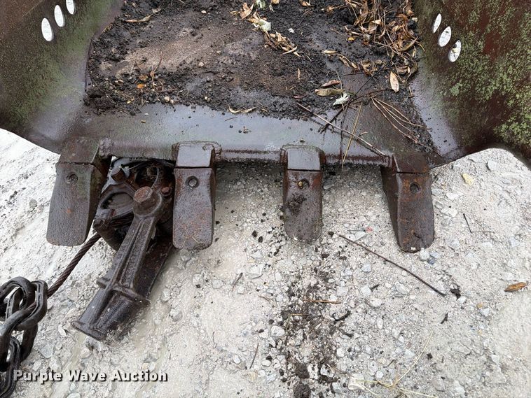 image for item FU0597 Crane dredge bucket
