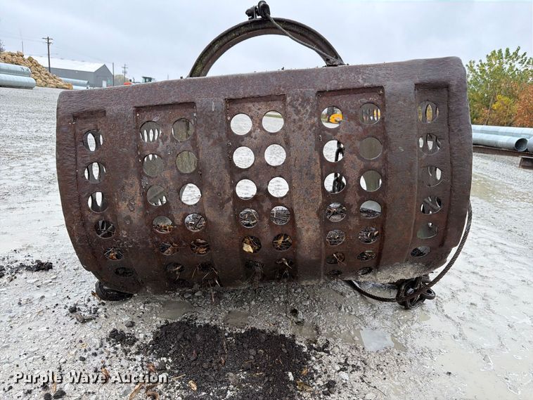 image for item FU0597 Crane dredge bucket