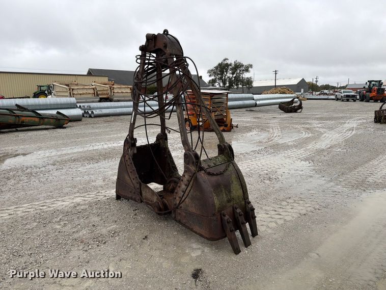 image for item FU0598 Clamshell bucket