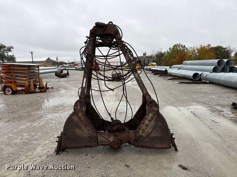 image for item FU0598 Clamshell bucket