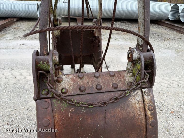 image for item FU0598 Clamshell bucket