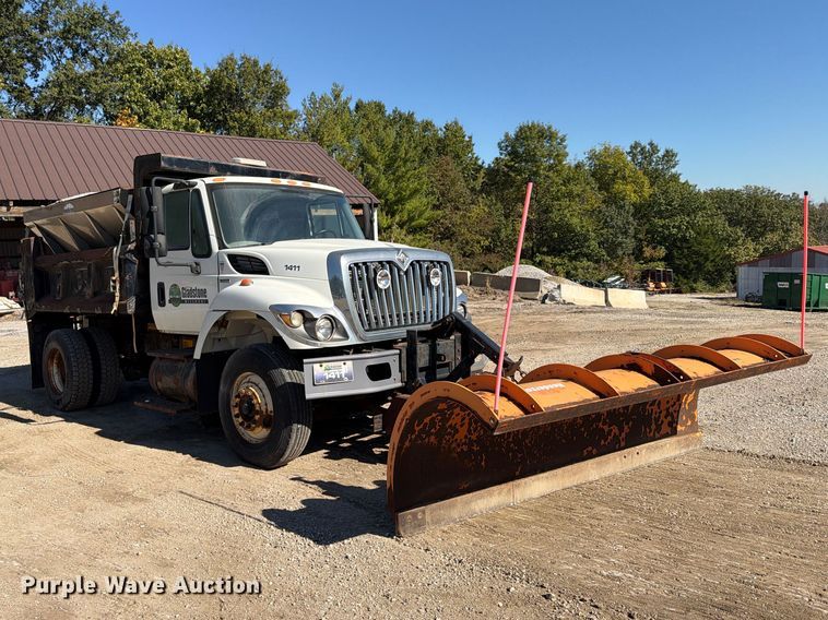 image for item FU4748 2009 International 7300 dump truck
