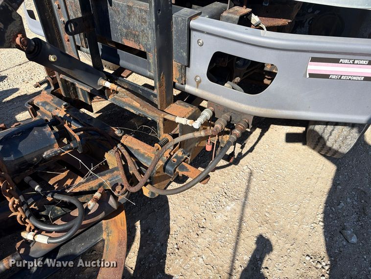 image for item FU4748 2009 International 7300 dump truck