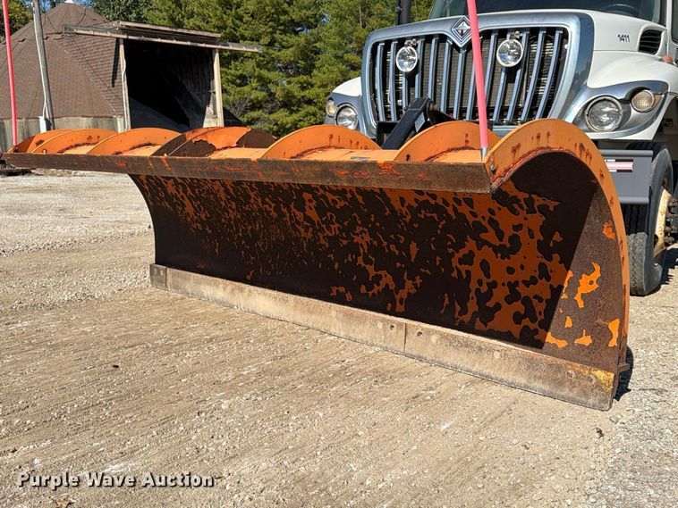 image for item FU4748 2009 International 7300 dump truck