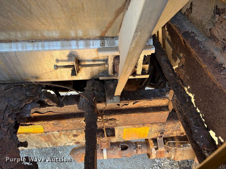 image for item FU4748 2009 International 7300 dump truck