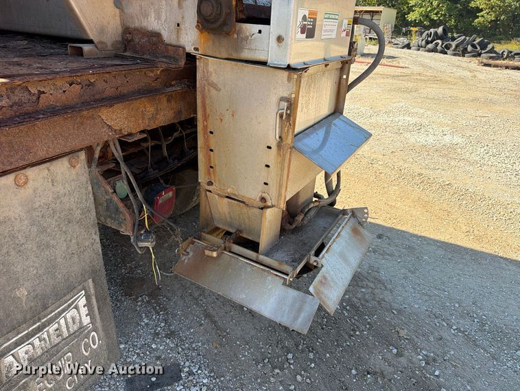 image for item FU4748 2009 International 7300 dump truck