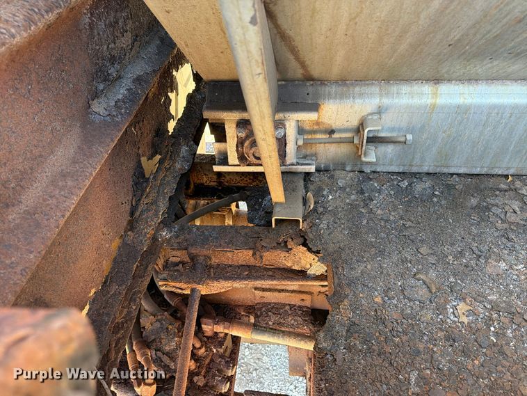image for item FU4748 2009 International 7300 dump truck