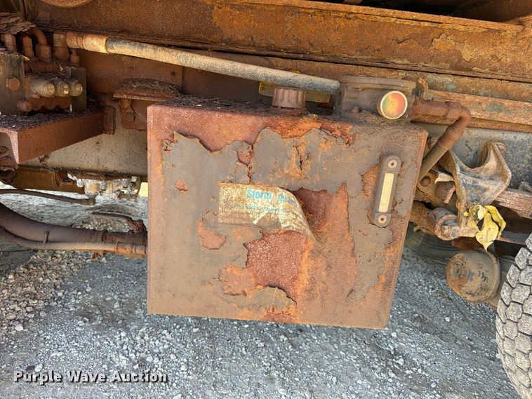 image for item FU4748 2009 International 7300 dump truck