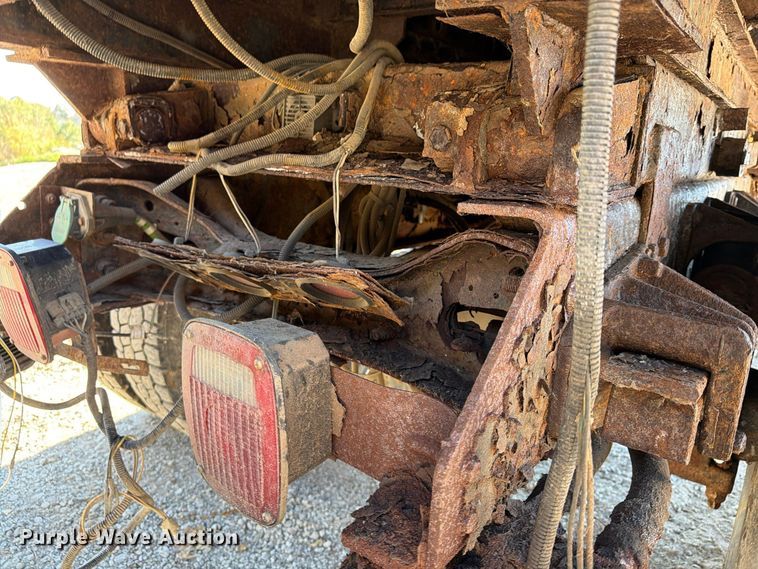 image for item FU4748 2009 International 7300 dump truck