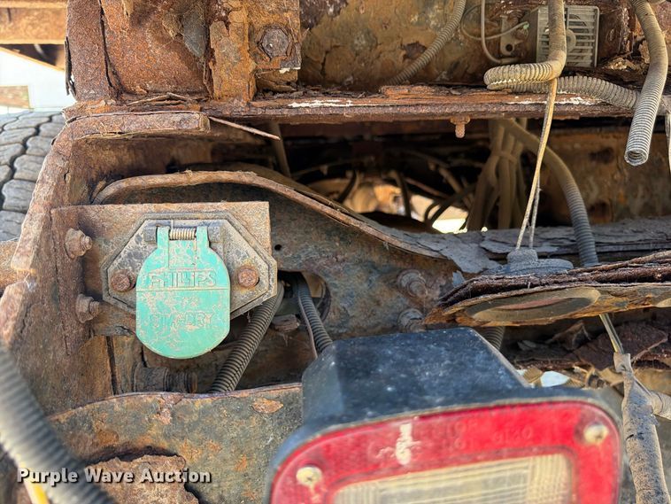 image for item FU4748 2009 International 7300 dump truck