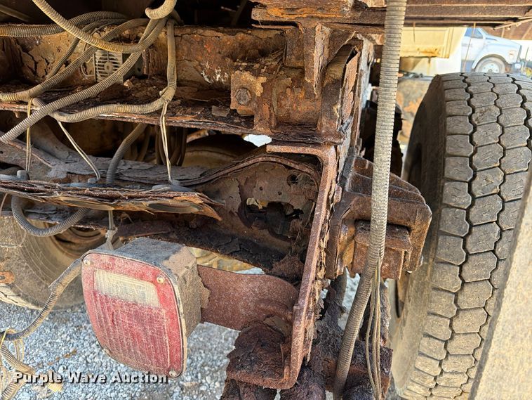 image for item FU4748 2009 International 7300 dump truck