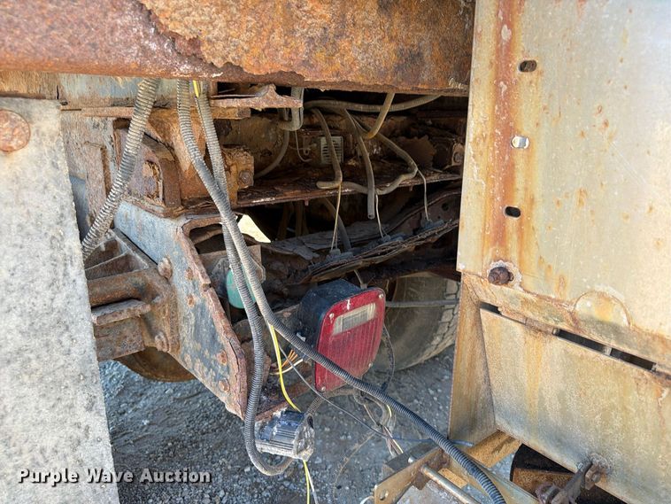 image for item FU4748 2009 International 7300 dump truck