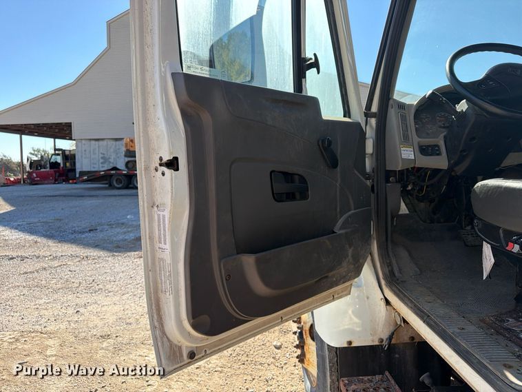 image for item FU4748 2009 International 7300 dump truck