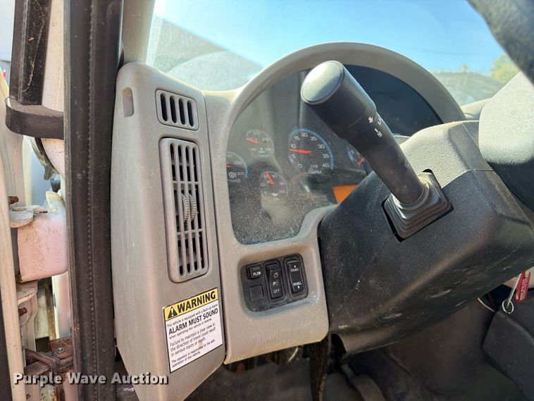 image for item FU4748 2009 International 7300 dump truck