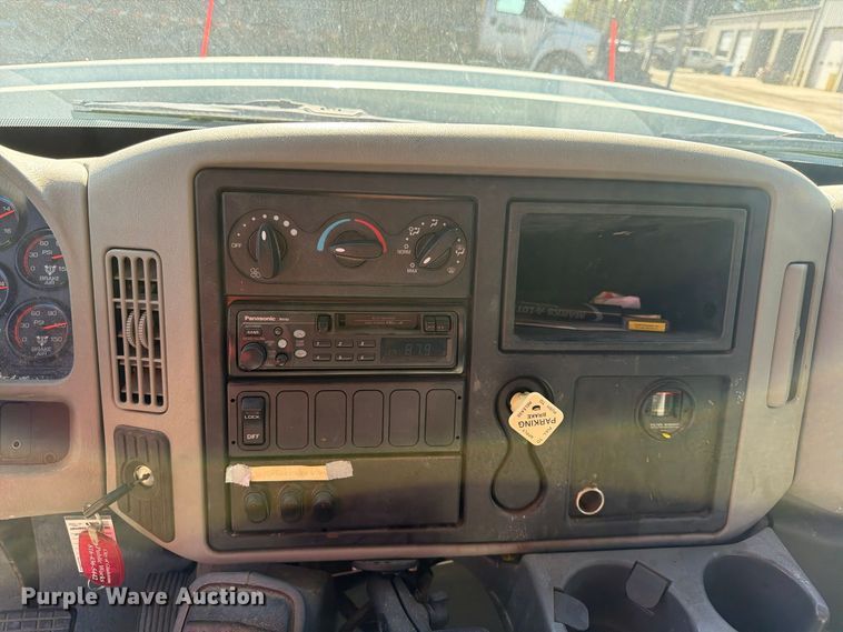 image for item FU4748 2009 International 7300 dump truck
