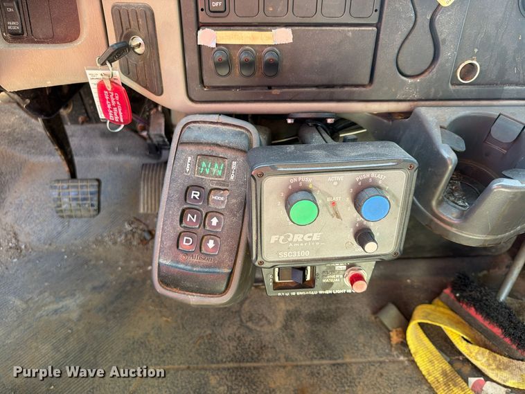 image for item FU4748 2009 International 7300 dump truck