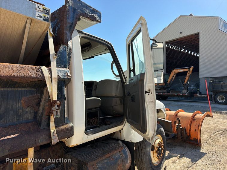 image for item FU4748 2009 International 7300 dump truck