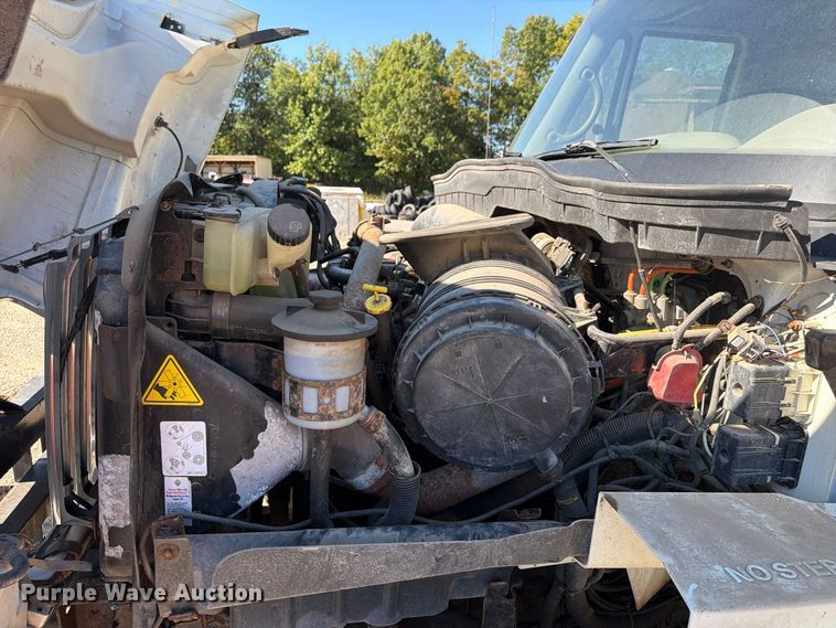 image for item FU4748 2009 International 7300 dump truck