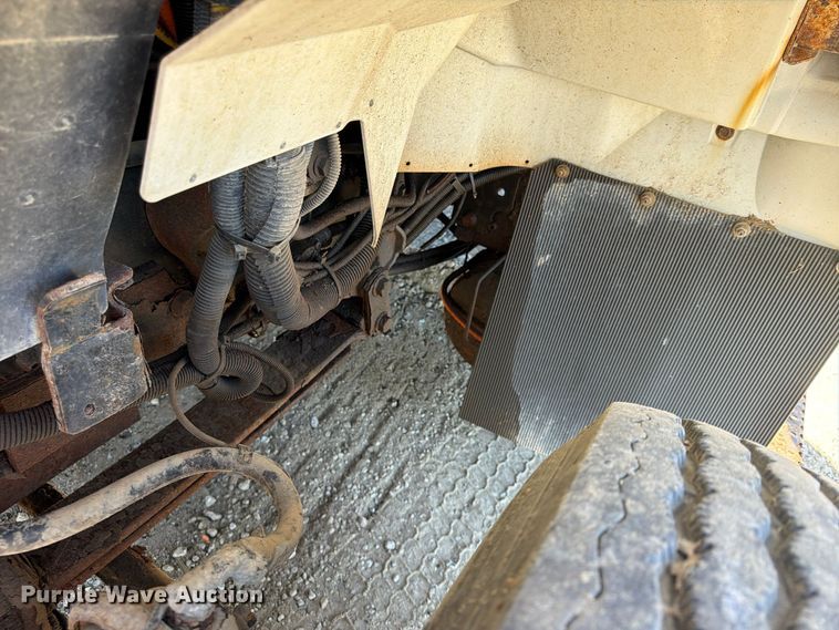 image for item FU4748 2009 International 7300 dump truck