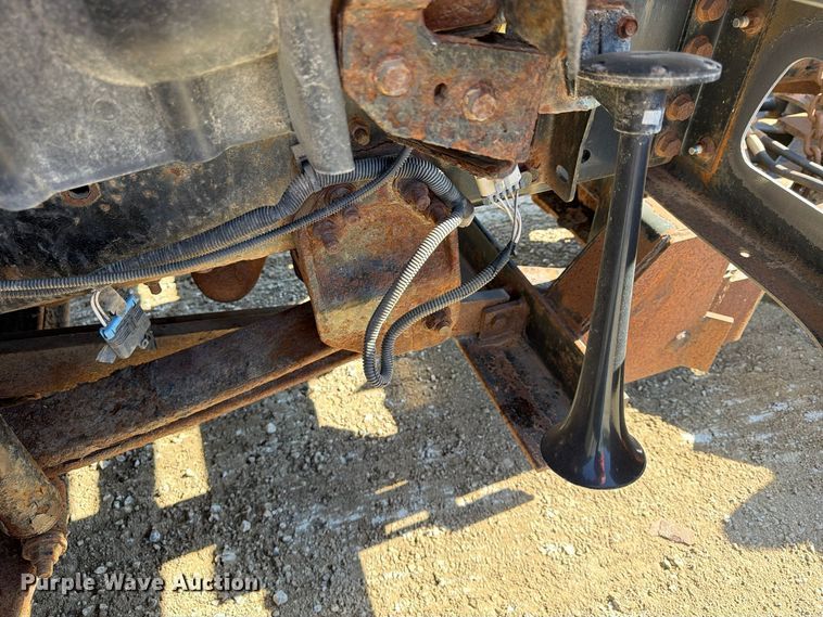 image for item FU4748 2009 International 7300 dump truck