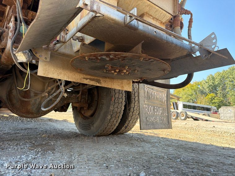 image for item FU4748 2009 International 7300 dump truck