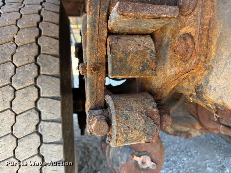image for item FU4748 2009 International 7300 dump truck