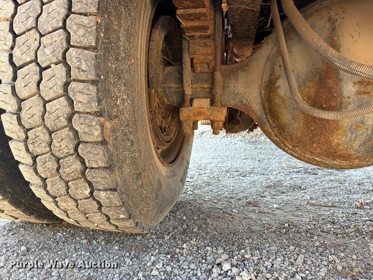image for item FU4748 2009 International 7300 dump truck