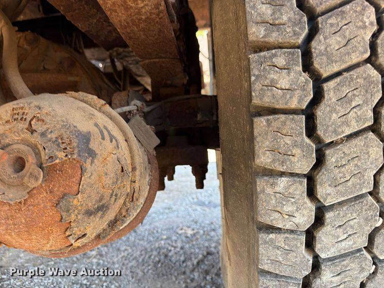 image for item FU4748 2009 International 7300 dump truck
