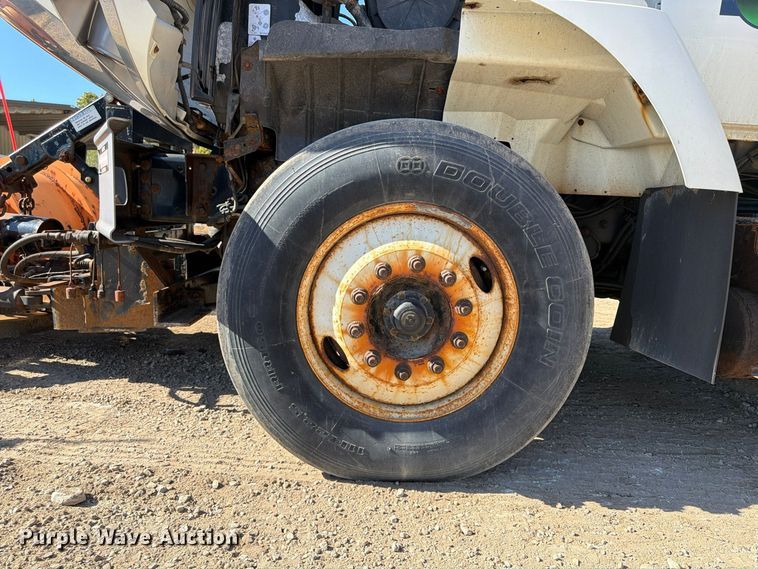 image for item FU4748 2009 International 7300 dump truck