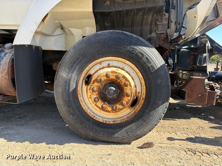 image for item FU4748 2009 International 7300 dump truck