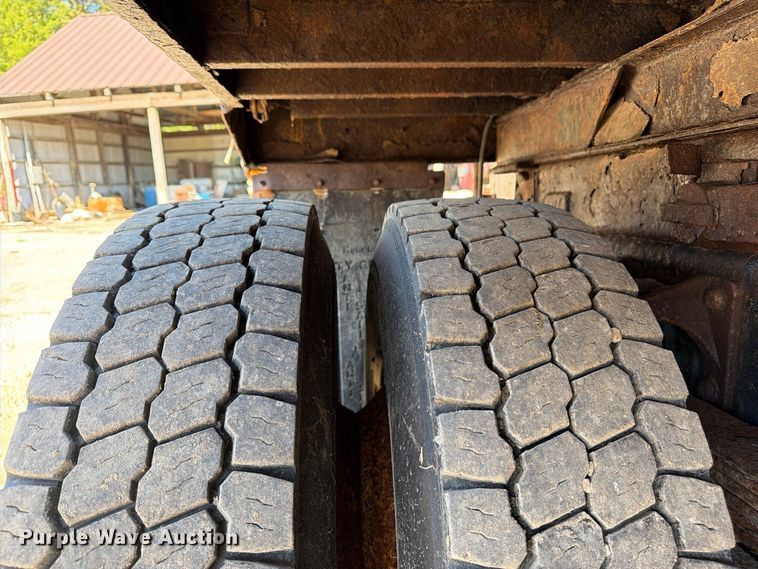 image for item FU4748 2009 International 7300 dump truck