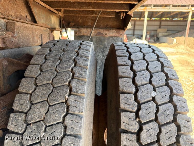 image for item FU4748 2009 International 7300 dump truck