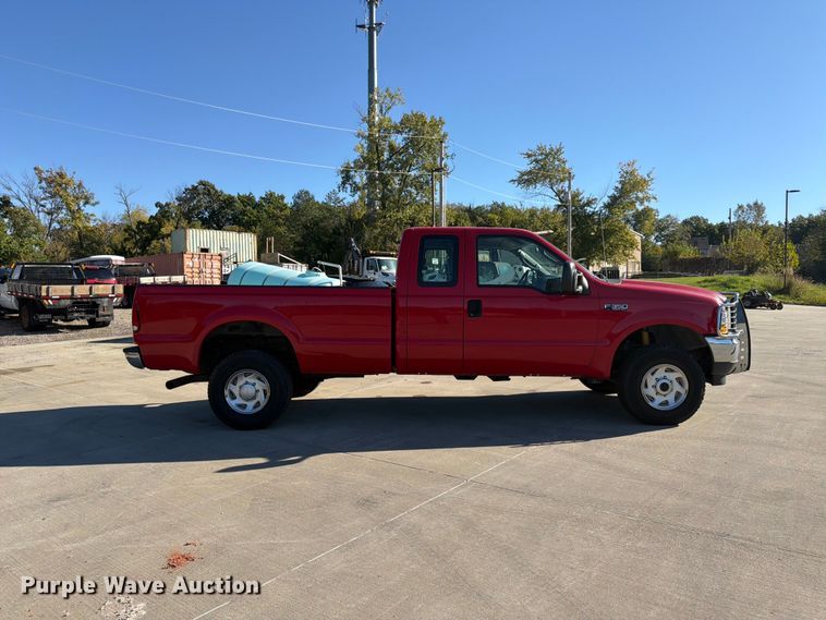 image for item FU4762 2004 Ford F350 Super Duty Ext. Cab pickup truck