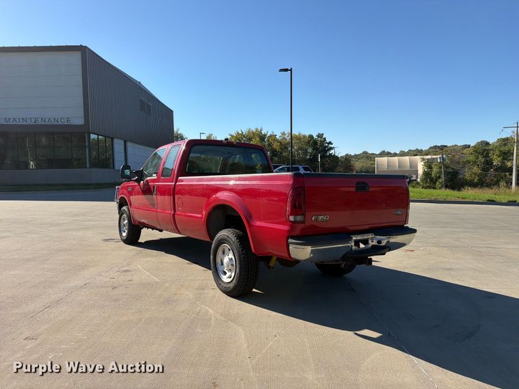 image for item FU4762 2004 Ford F350 Super Duty Ext. Cab pickup truck