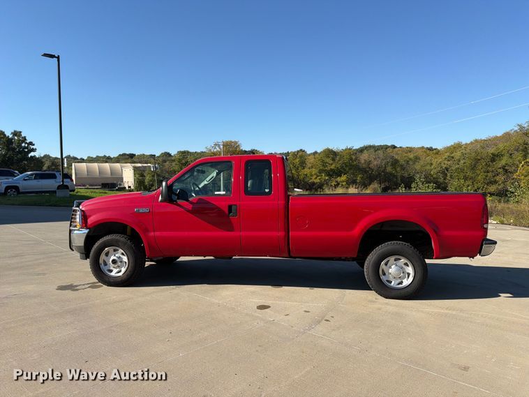 image for item FU4762 2004 Ford F350 Super Duty Ext. Cab pickup truck