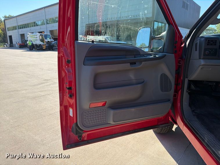 image for item FU4762 2004 Ford F350 Super Duty Ext. Cab pickup truck