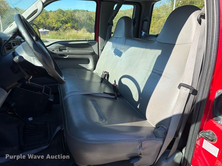 image for item FU4762 2004 Ford F350 Super Duty Ext. Cab pickup truck
