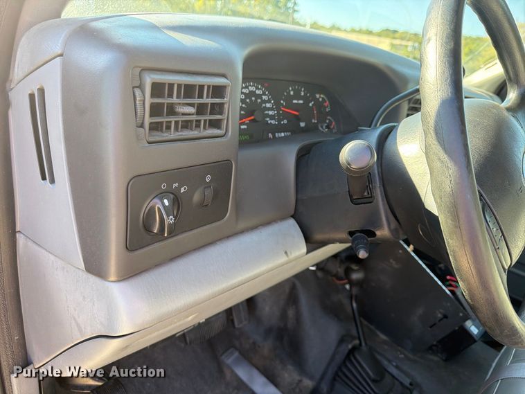 image for item FU4762 2004 Ford F350 Super Duty Ext. Cab pickup truck