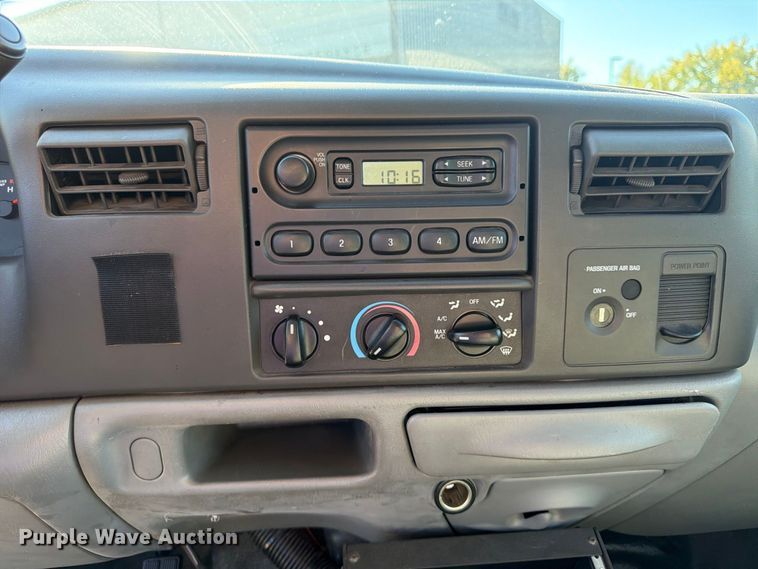 image for item FU4762 2004 Ford F350 Super Duty Ext. Cab pickup truck