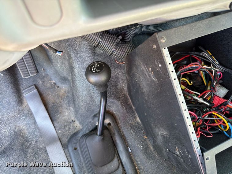 image for item FU4762 2004 Ford F350 Super Duty Ext. Cab pickup truck