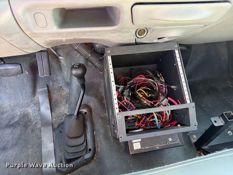 image for item FU4762 2004 Ford F350 Super Duty Ext. Cab pickup truck