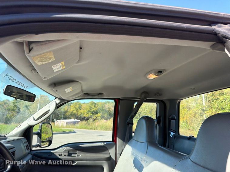 image for item FU4762 2004 Ford F350 Super Duty Ext. Cab pickup truck