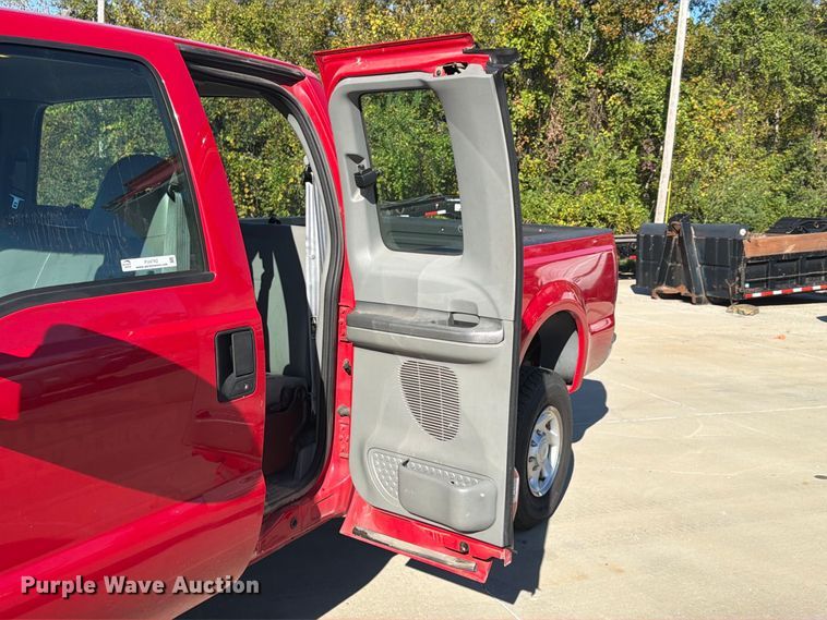 image for item FU4762 2004 Ford F350 Super Duty Ext. Cab pickup truck
