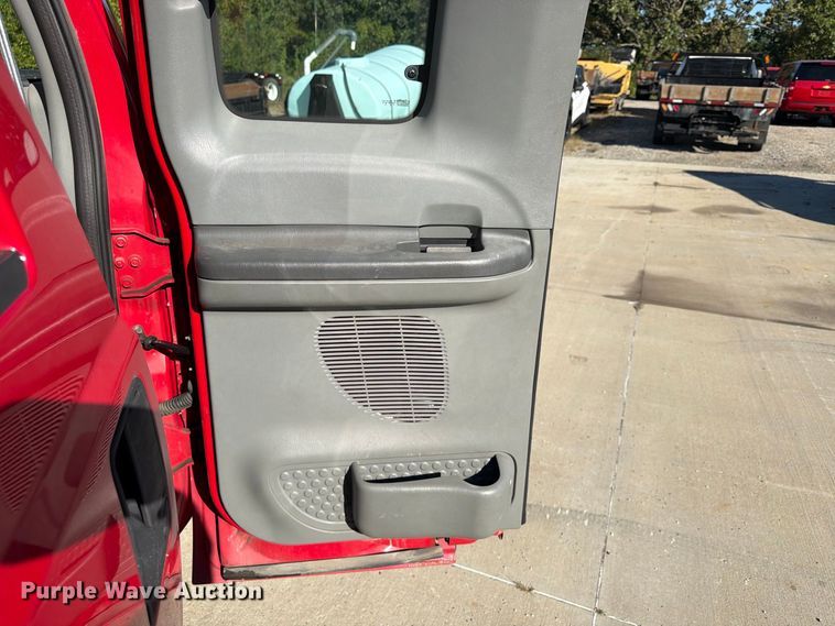 image for item FU4762 2004 Ford F350 Super Duty Ext. Cab pickup truck