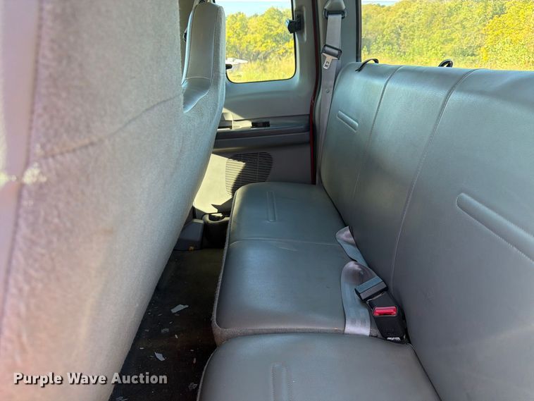 image for item FU4762 2004 Ford F350 Super Duty Ext. Cab pickup truck